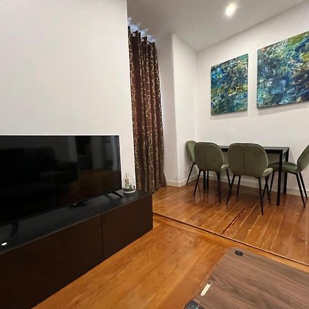 32 2 - Heart Of Lisbon Private Apartment, Bairro Alto Exterior photo