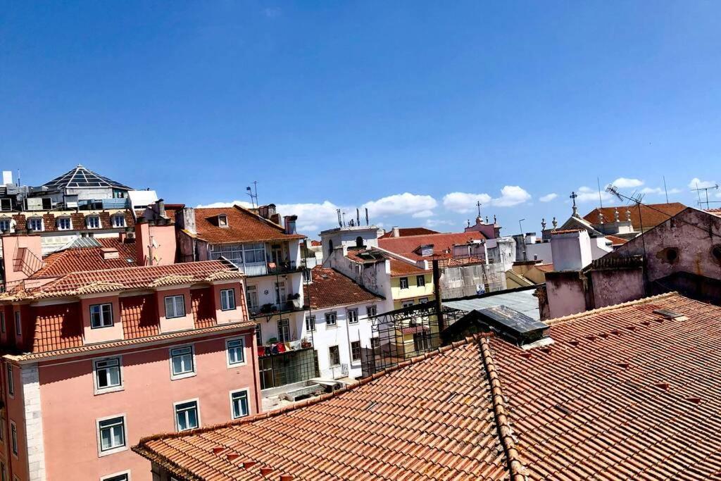 32 2 - Heart Of Lisbon Private Apartment, Bairro Alto Exterior photo